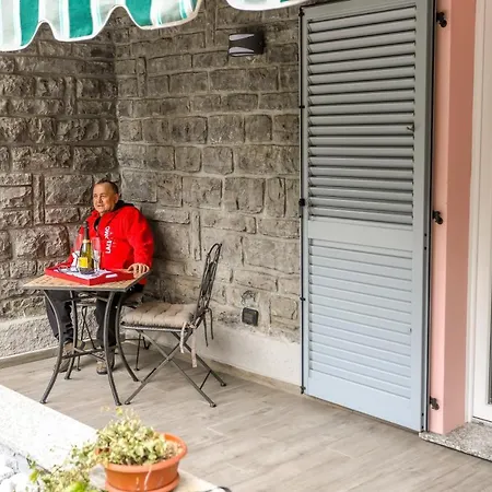 Tizi House Апартаменты Варенна
