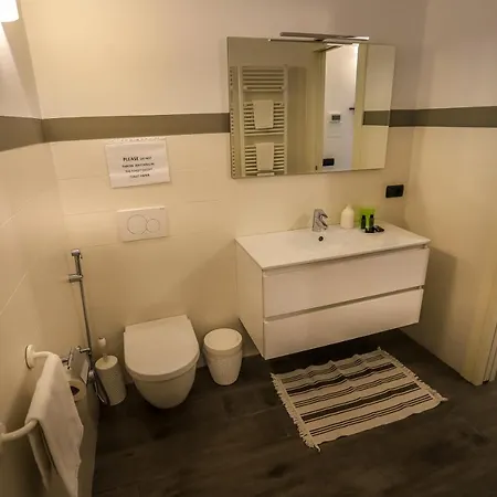Tizi House Апартаменты Варенна
